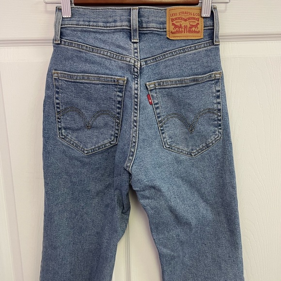 Levi’s high waisted flare - Picture 5 of 5